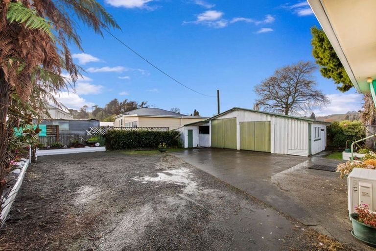 Photo of property in 34 Paraekaretu Street, Hunterville, 4730