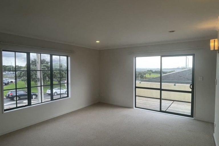 Photo of property in 459 Old Te Atatu Road, Te Atatu Peninsula, Auckland, 0610