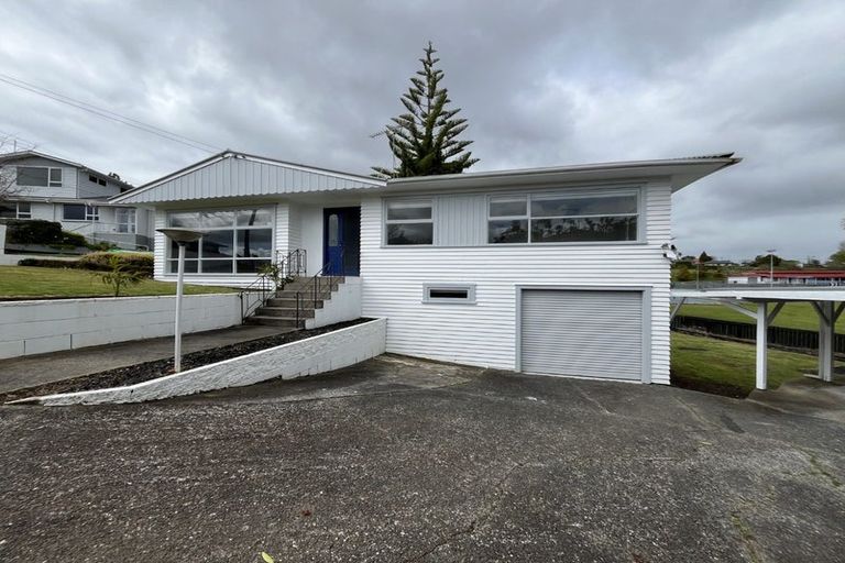 Photo of property in 1 Kingsway Crescent, Forest Lake, Hamilton, 3200
