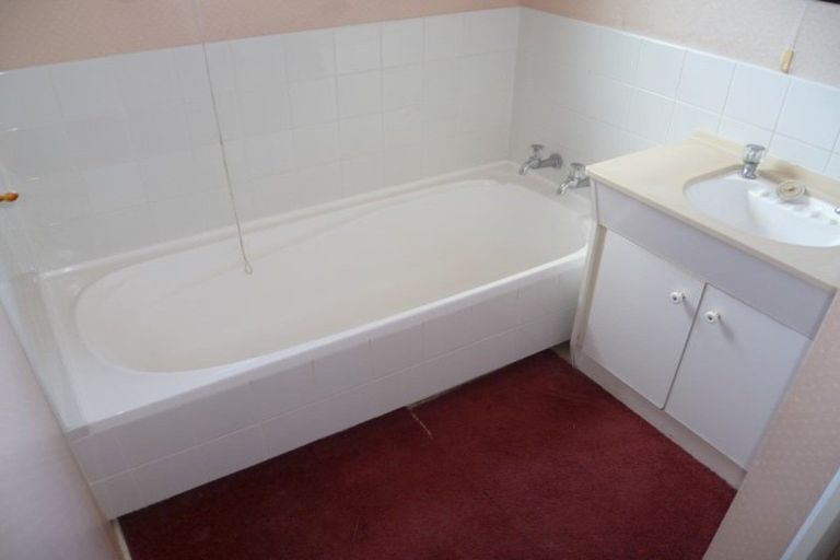 Photo of property in 21 Newton Place, Westbrook, Palmerston North, 4412