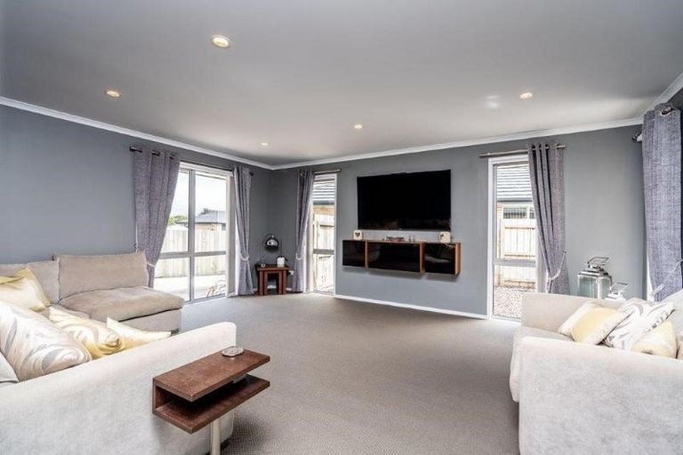 Photo of property in 45 Kowi Lakes Drive, One Tree Point, 0118