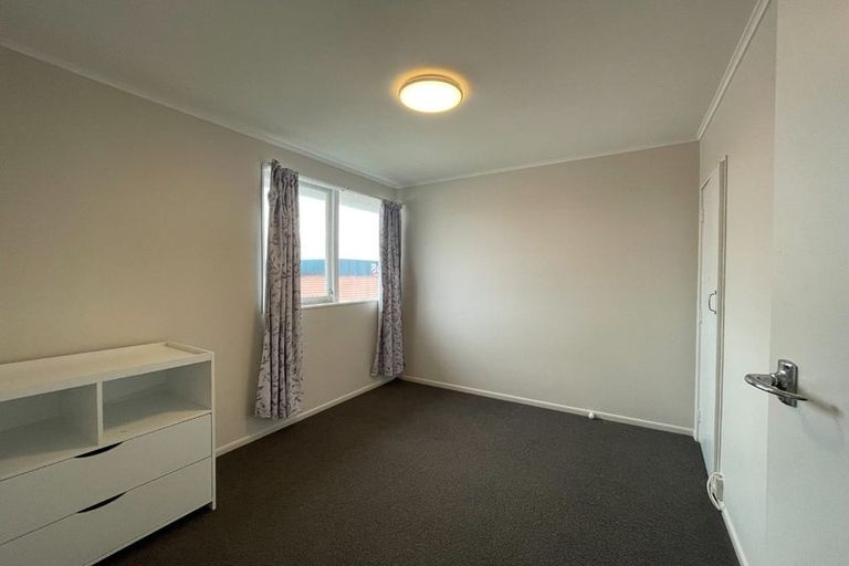 Photo of property in 10/55 Apu Crescent, Lyall Bay, Wellington, 6022