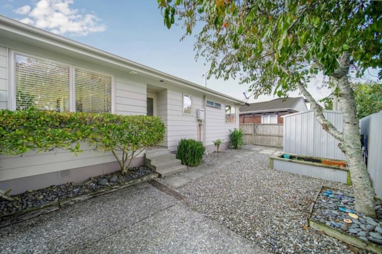 Photo of property in 1/36 Darren Crescent, Half Moon Bay, Auckland, 2012