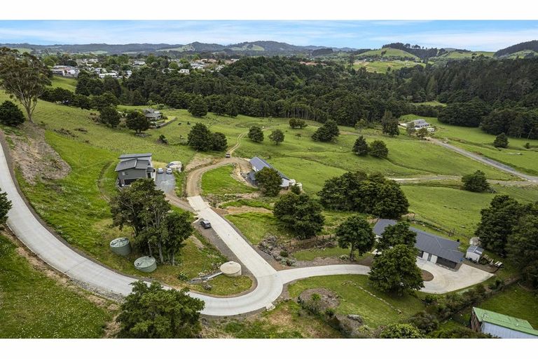 Photo of property in 4 Watercourse Way, Tikipunga, Whangarei, 0112