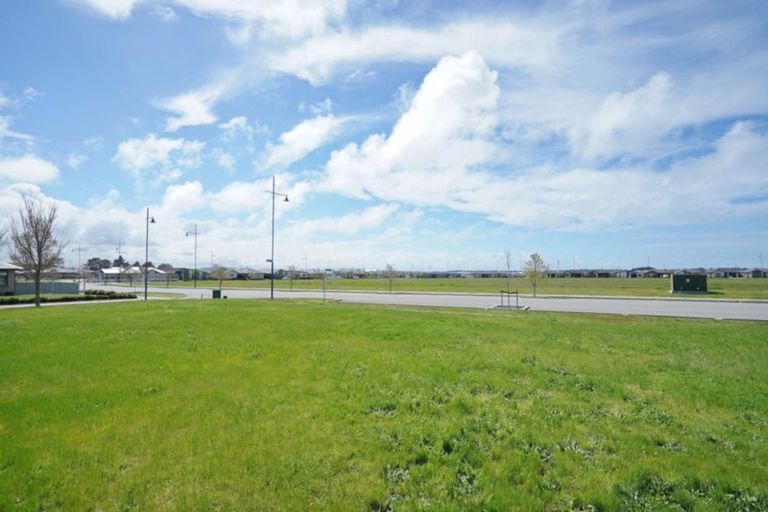 Photo of property in 15 Solander Road, Pegasus, 7612