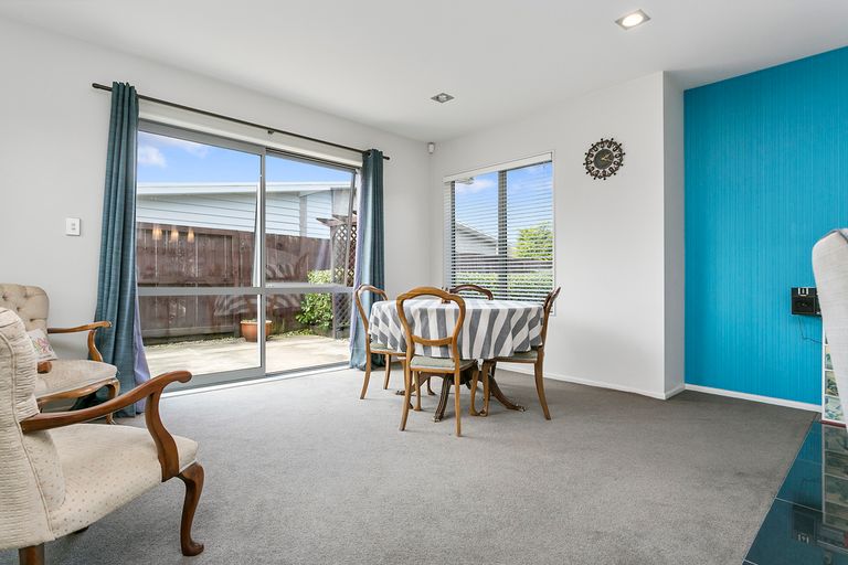 Photo of property in 19 Carnation Court, Cambridge, 3434