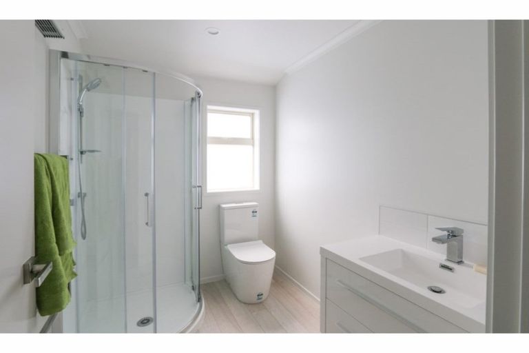 Photo of property in 8 Waitaha Close, Orewa, 0931