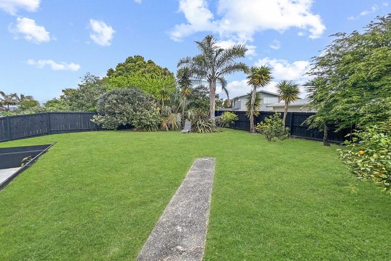 Photo of property in 61 Sunline Avenue, Massey, Auckland, 0614