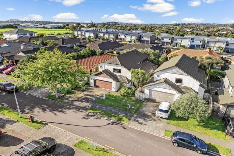 Photo of property in 15 Lilybank Crescent, East Tamaki, Auckland, 2013
