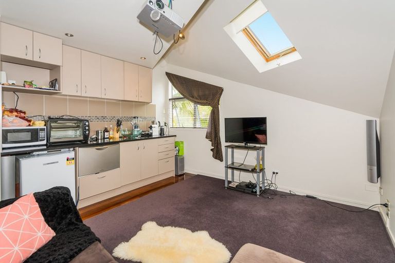 Photo of property in 34 Kiteroa Terrace, Rothesay Bay, Auckland, 0630