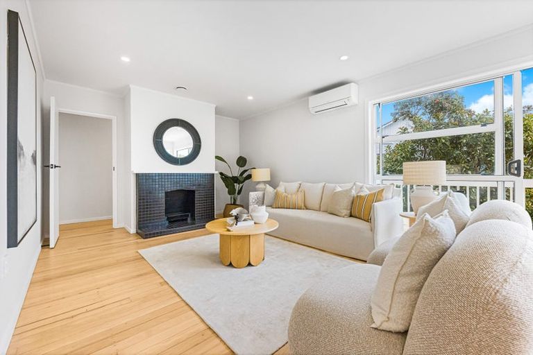 Photo of property in 35 Mcdowell Crescent, Hillcrest, Auckland, 0627