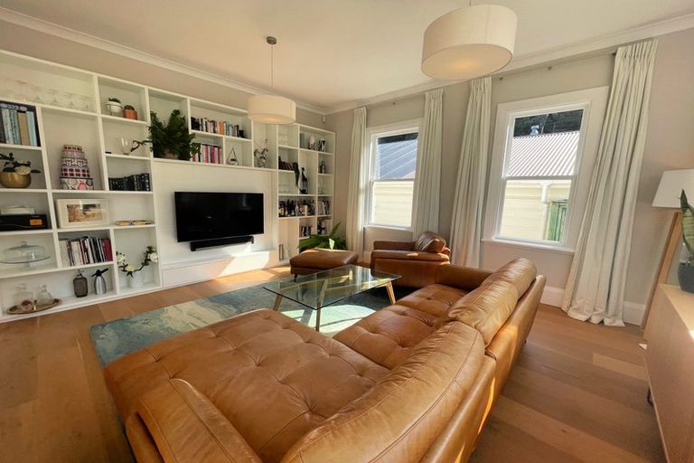 Photo of property in 22 Plunket Street, Kelburn, Wellington, 6012