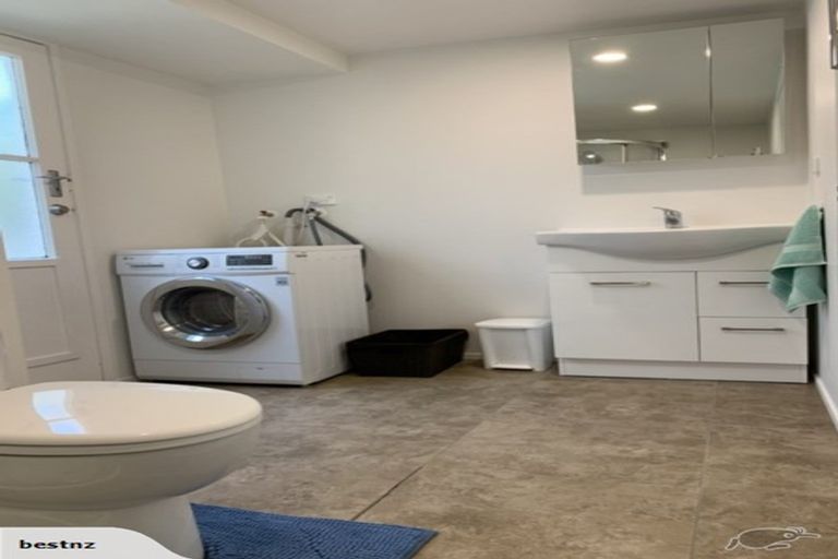 Photo of property in 32 Hythe Terrace, Mairangi Bay, Auckland, 0630