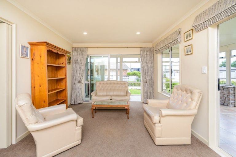 Photo of property in 1 Silkwood Place, Fitzherbert, Palmerston North, 4410