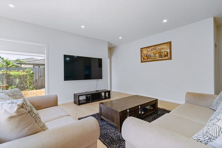 Photo of property in 18 Black Beech Crescent, Takanini, 2110