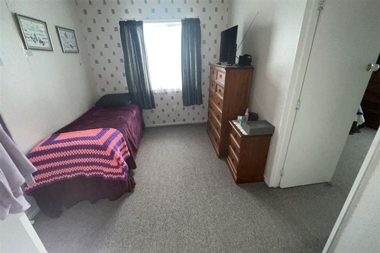 Photo of property in 1 Balmoral Street, Levin, 5510