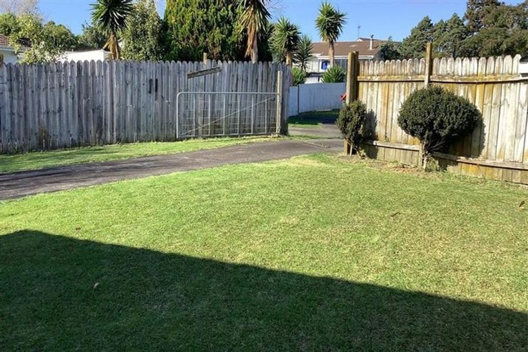 Photo of property in 15 Balwyn Place, Clendon Park, Auckland, 2103