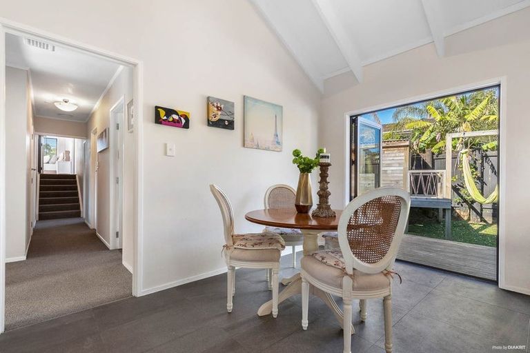 Photo of property in 6 Standish Place, Bayview, Auckland, 0629