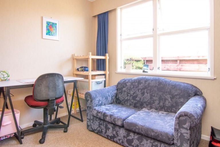 Photo of property in 116 Ruamahanga Crescent, Terrace End, Palmerston North, 4410