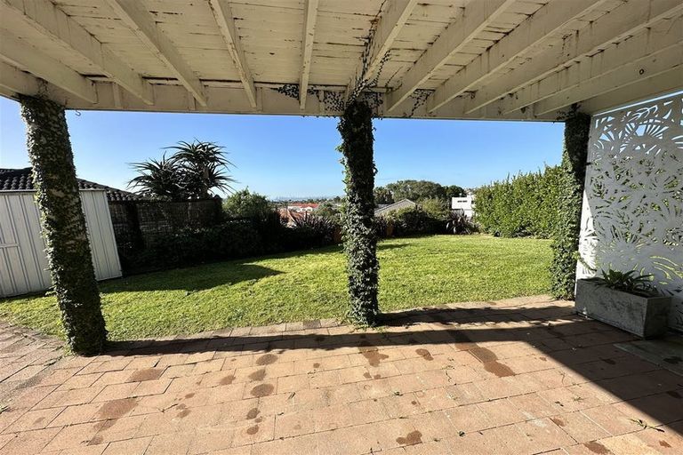 Photo of property in 2/23 Bernleigh Terrace, West Harbour, Auckland, 0618