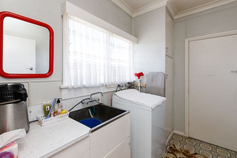 Photo of property in 35 Manchester Street, Takaro, Palmerston North, 4412