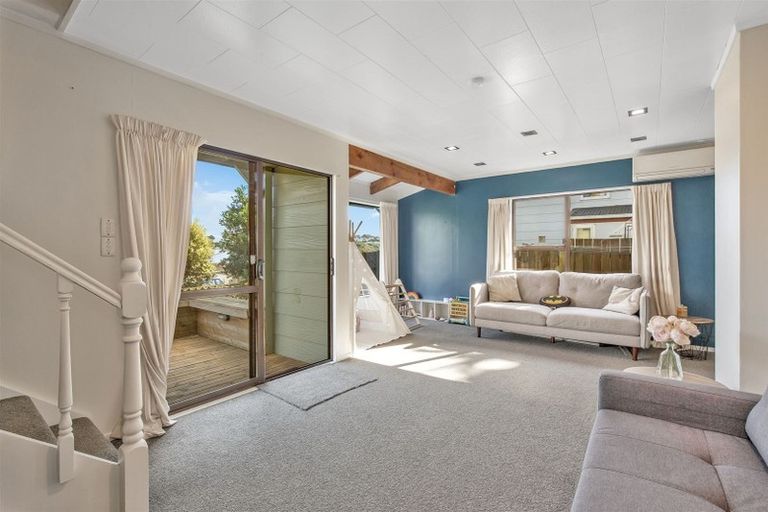 Photo of property in 5 Bobstay Lane, Whitby, Porirua, 5024