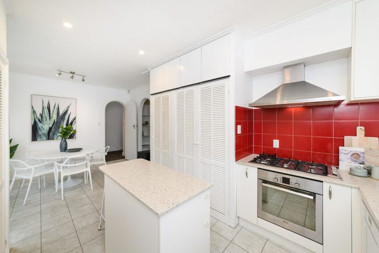 Photo of property in 4 Awatea Terrace, Hokowhitu, Palmerston North, 4410