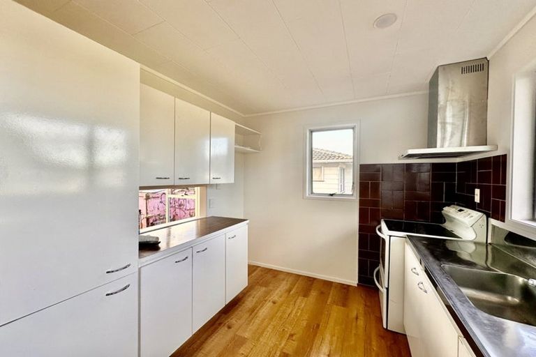 Photo of property in 38 Sharland Avenue, Manurewa, Auckland, 2102