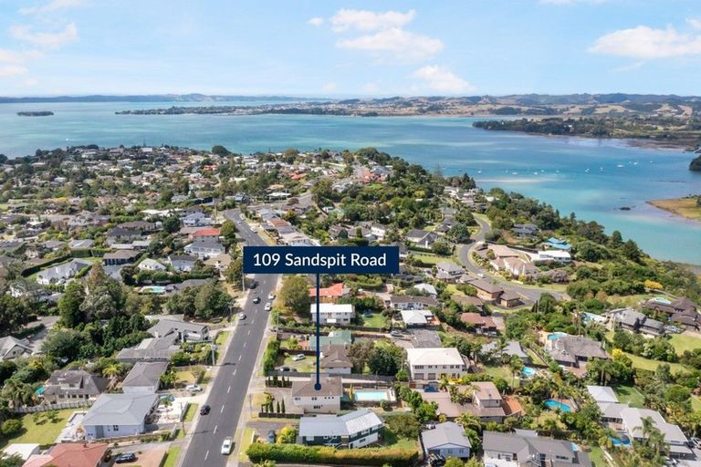 Photo of property in 109 Sandspit Road, Shelly Park, Auckland, 2014