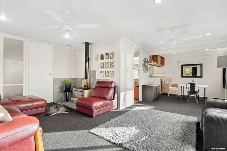 Photo of property in 114 Racecourse Road, Waiuku, 2123