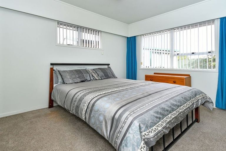 Photo of property in 12 Gibbons Road, Weymouth, Auckland, 2103