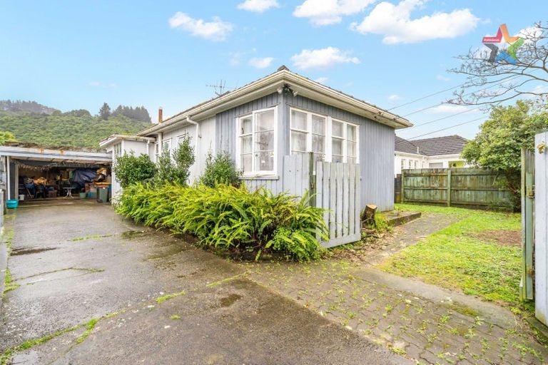 Photo of property in 33 Compton Crescent, Taita, Lower Hutt, 5011