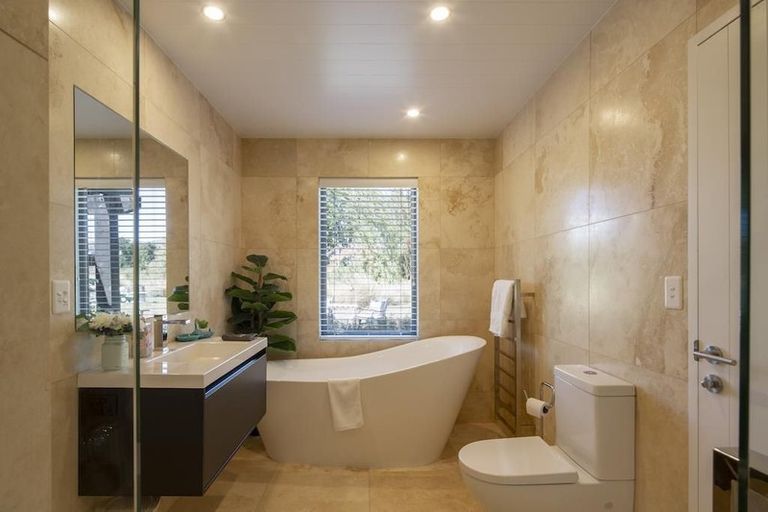 Photo of property in 34 Mountain View Road, Dalefield, Queenstown, 9371