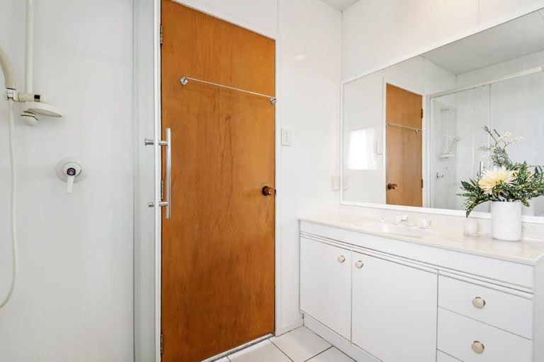 Photo of property in 13 Tarahanga Street, Northcote, Auckland, 0627