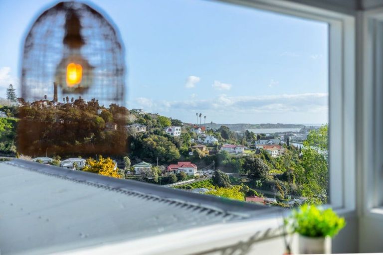 Photo of property in 20 Shakespeare Road, Bastia Hill, Whanganui, 4500