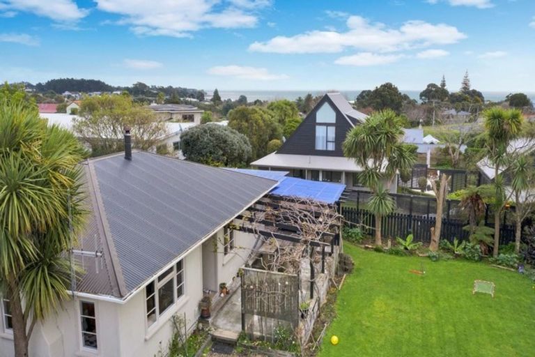 Photo of property in 1152 South Road, Oakura, 4314