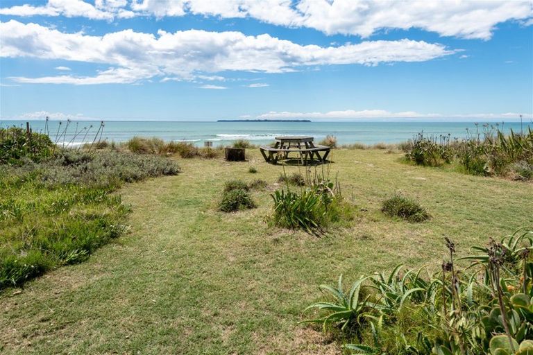 Photo of property in 37 Motiti Road, Papamoa Beach, Papamoa, 3118