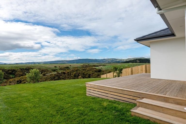 Photo of property in 35 Silicon Way, Fitzherbert, Palmerston North, 4410