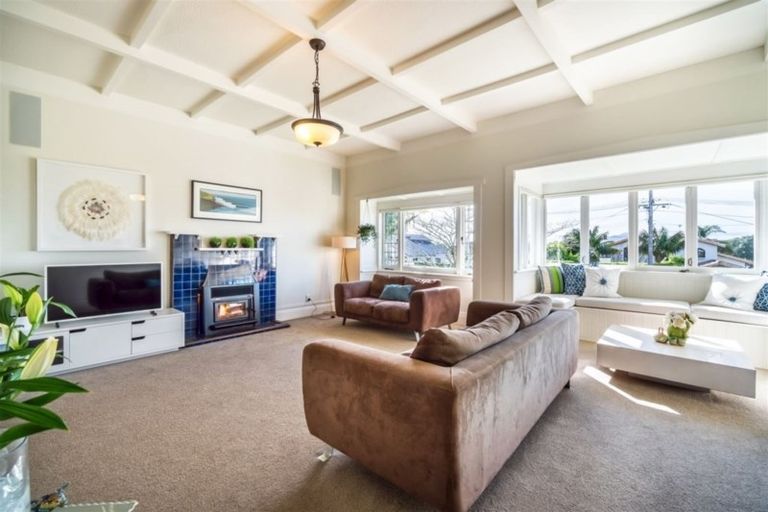 Photo of property in 27 Merani Street, Narrow Neck, Auckland, 0622