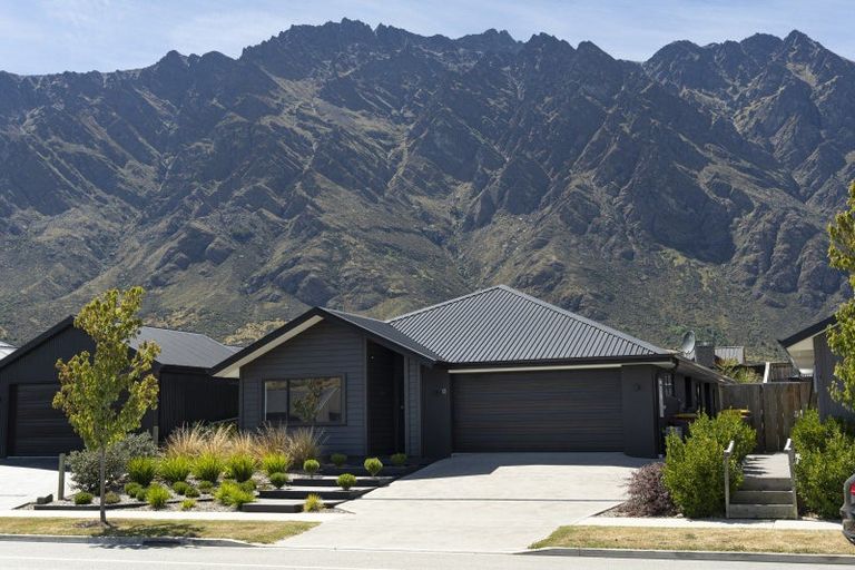 Photo of property in 13 Howden Drive, Jacks Point, 9371