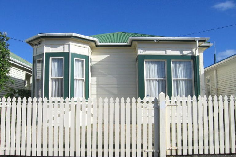 Photo of property in 54 Endeavour Street, Lyall Bay, Wellington, 6022
