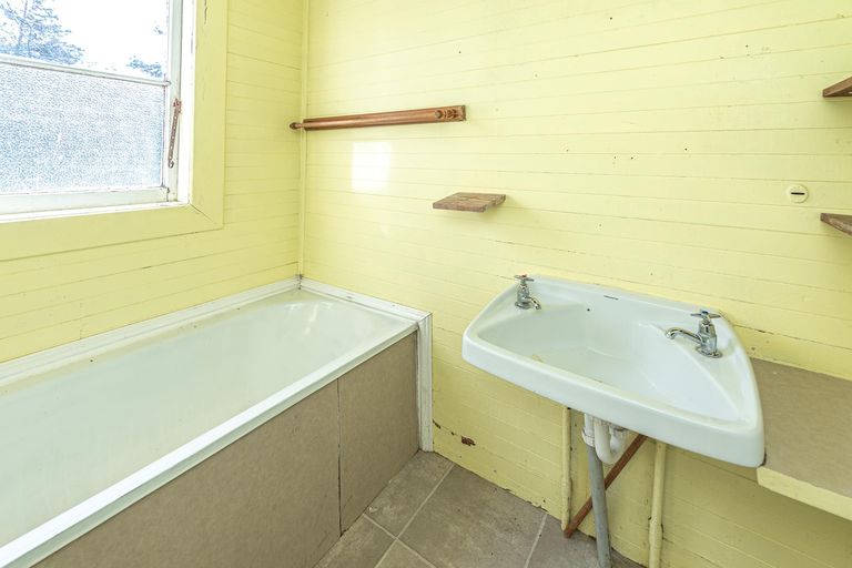 Photo of property in 2 Alma Road, Gonville, Whanganui, 4501