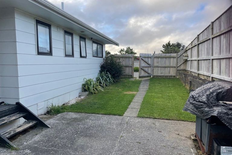 Photo of property in 22 Cleat Street, Whitby, Porirua, 5024
