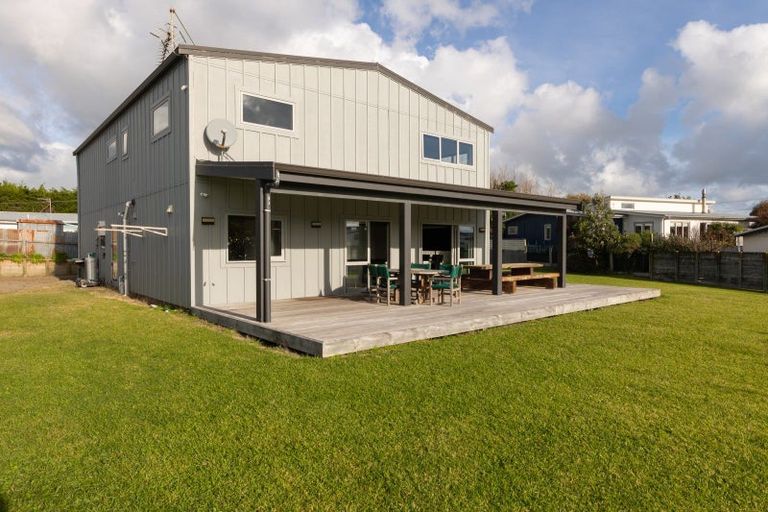 Photo of property in 79 Thomas Place, Foxton Beach, Foxton, 4815