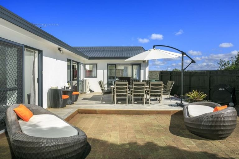 Photo of property in 15 Thornbill Rise, Unsworth Heights, Auckland, 0632
