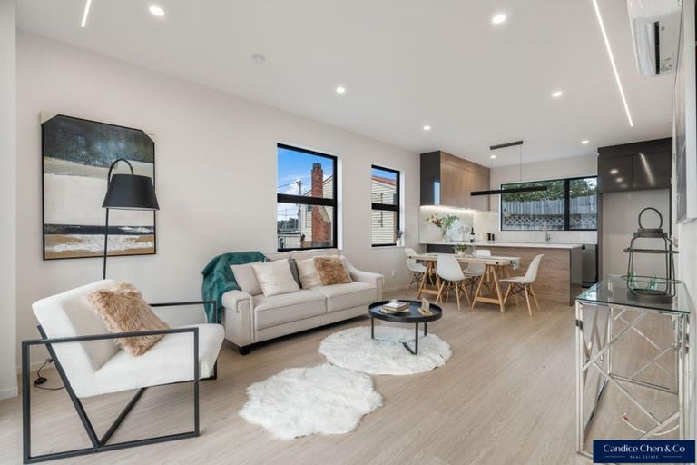 Photo of property in 4/16 Binsted Road, New Lynn, Auckland, 0600