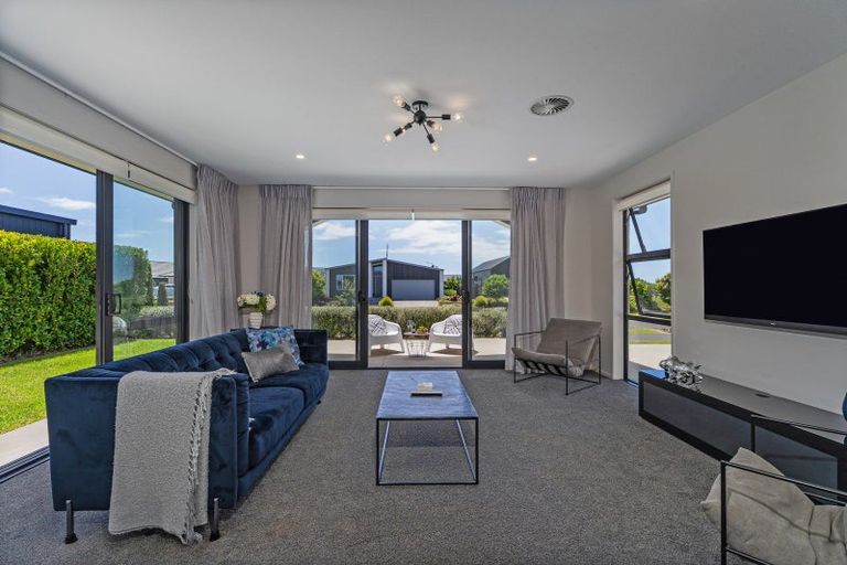 Photo of property in 6 Awatea Drive, Whitianga, 3510