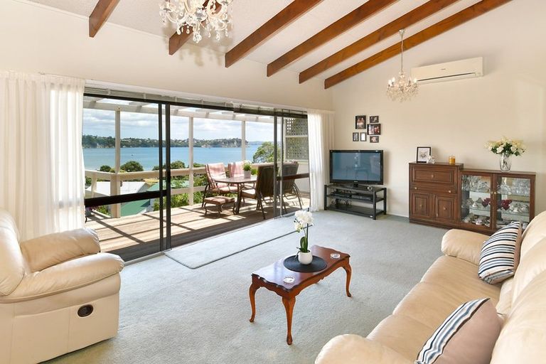 Photo of property in 20a Tindalls Bay Road, Tindalls Beach, Whangaparaoa, 0930