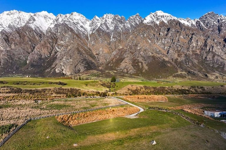 Photo of property in 2 Nathanael Place, Drift Bay, Queenstown, 9371