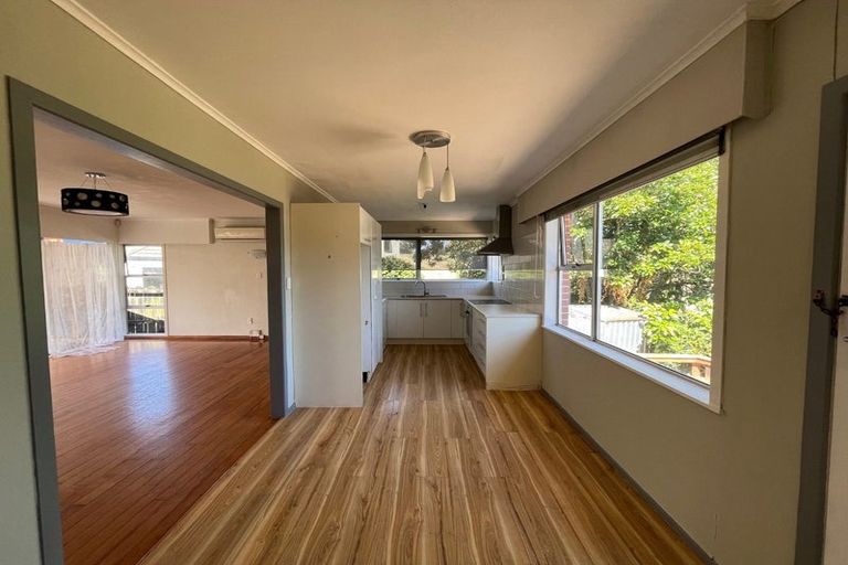 Photo of property in 165 Edgewater Drive, Pakuranga, Auckland, 2010